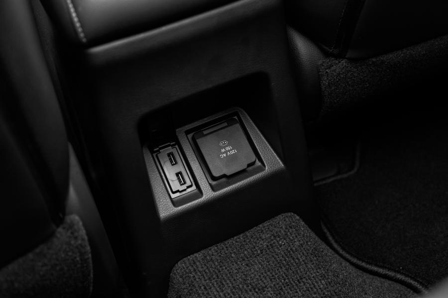 Детали интерьера Mitsubishi Pajero Sport HPE-S 2020 года  (LA) (фото 20 из 38)